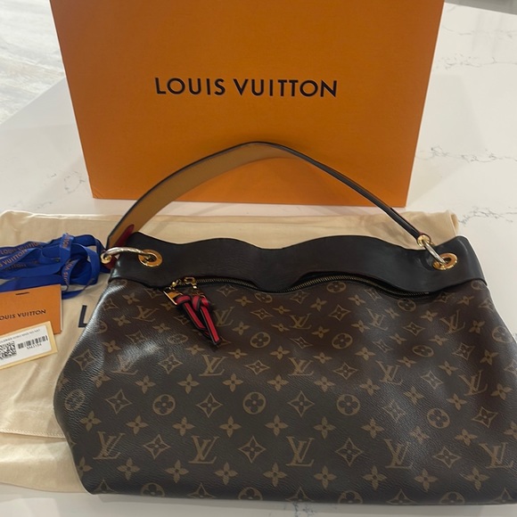 Louis Vuitton Monogram Tuileries Hobo - Like New, Non-Smoker - Picture 1 of 7